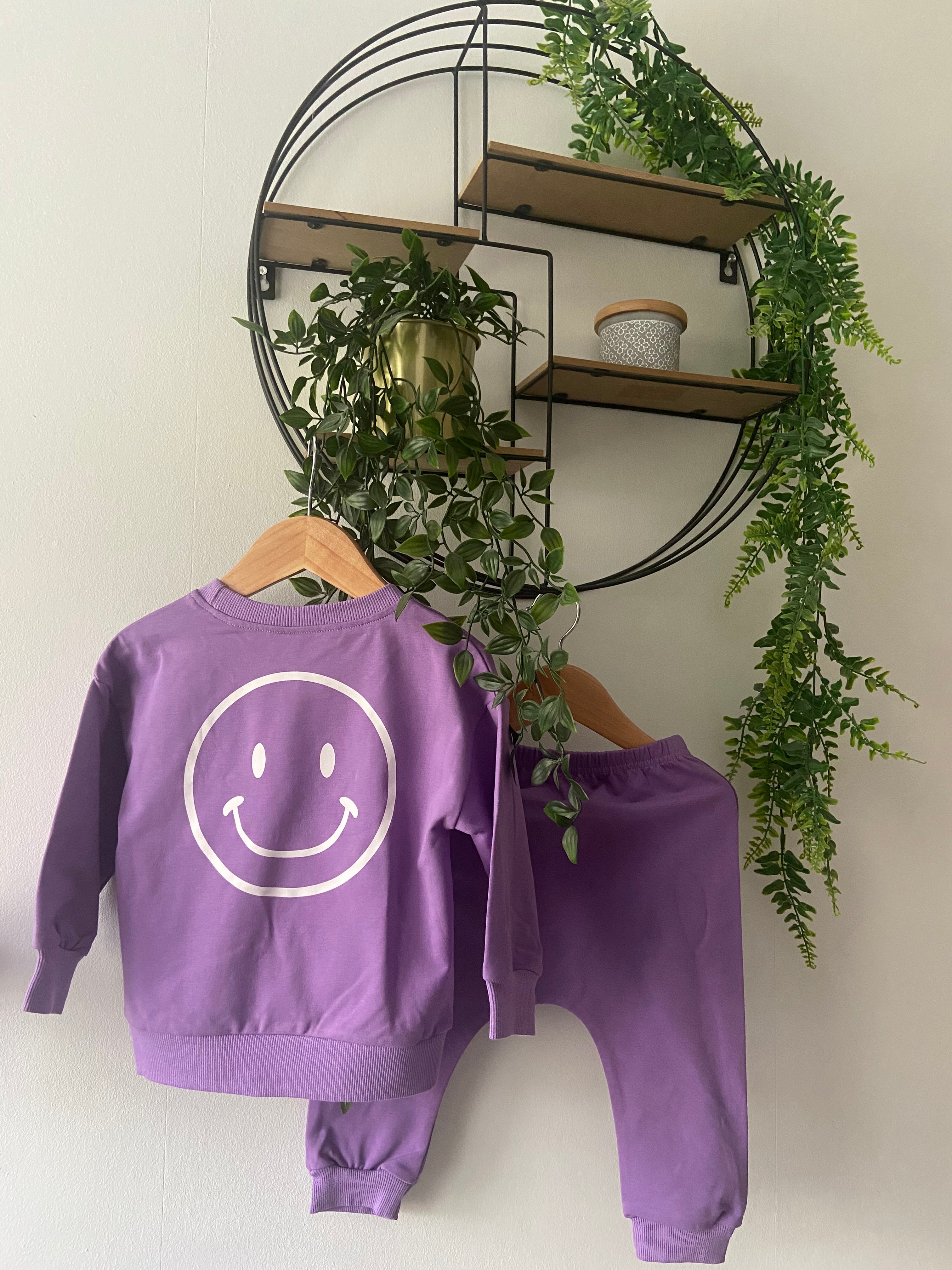 NELLIE Hi Smiley Sweater and Joggers